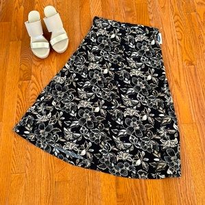 NWT. Small Petite Black Floral Skirt.